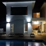 Villa Maximos Luxury Monagri *