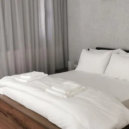 Maximos Luxury With Pool -breakbooking-cy