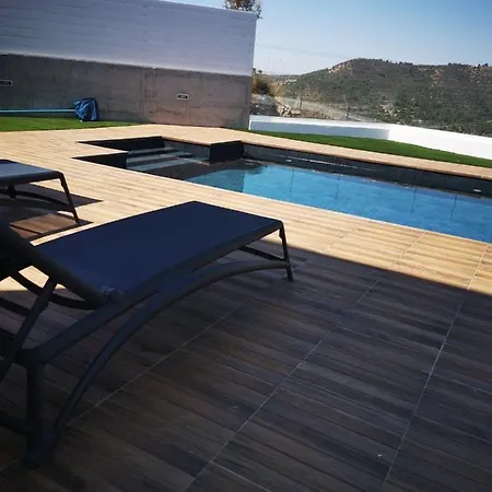 Maximos Luxury With Pool -breakbooking-cy *