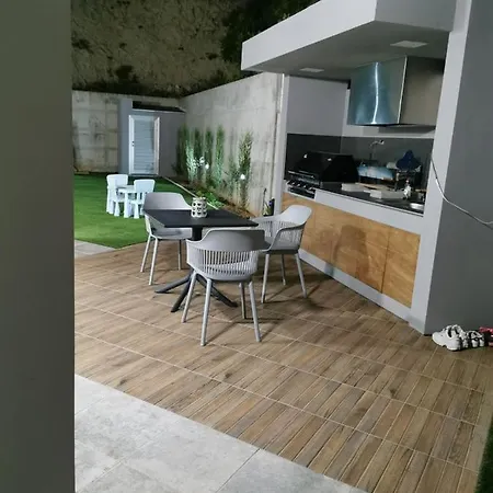 Villa Maximos Luxury With Pool -breakbooking-cy *