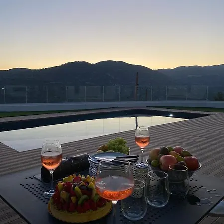 Villa Maximos Luxury With Pool -breakbooking-cy