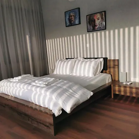 Villa Maximos Luxury With Pool -breakbooking-cy